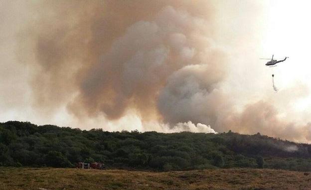 Un incendio en Campoo de Suso arrasa con 100 hectáreas de matorral