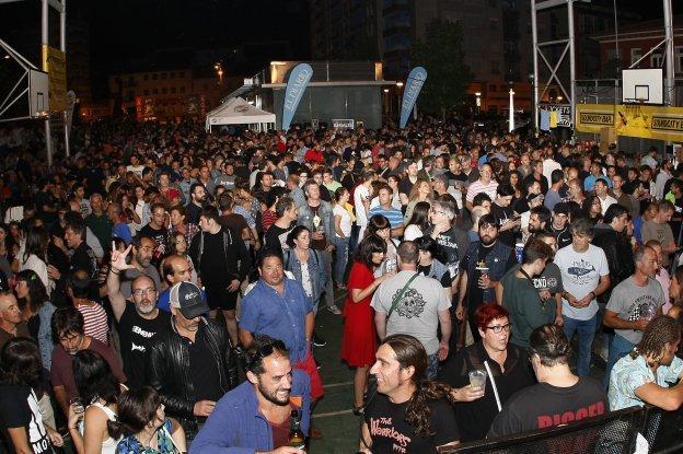 Ilegales revienta la Plaza de La Llama