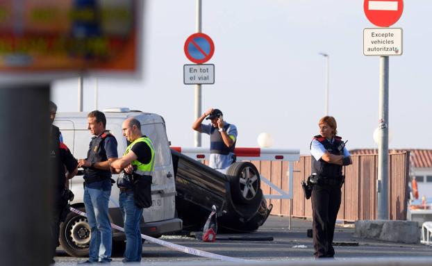 Cinco terroristas muertos cuando pretendían otro atropello masivo en Cambrils