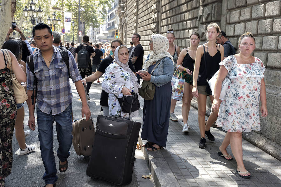 Multitudinario rechazo a los atentados de Cataluña