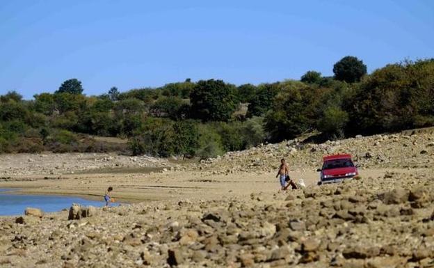 La sequía reduce el nivel del pantano del Ebro al 31%, el más bajo de las últimas tres décadas