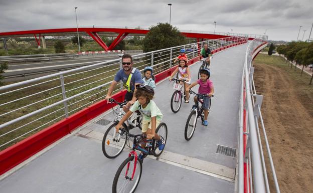 La pasarela que une Santander con Camargo por Raos entra en funcionamiento