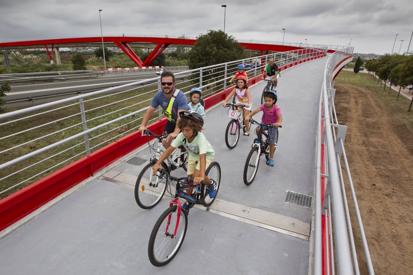 La pasarela peatonal y ciclista de Raos ya está operativa