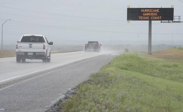 Texas pide a Trump que declare el estado de catástrofe natural por el huracán Harvey