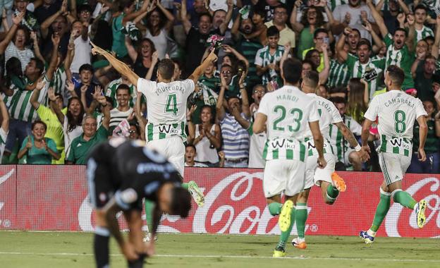 El Villamarín disfruta de su primera fiesta