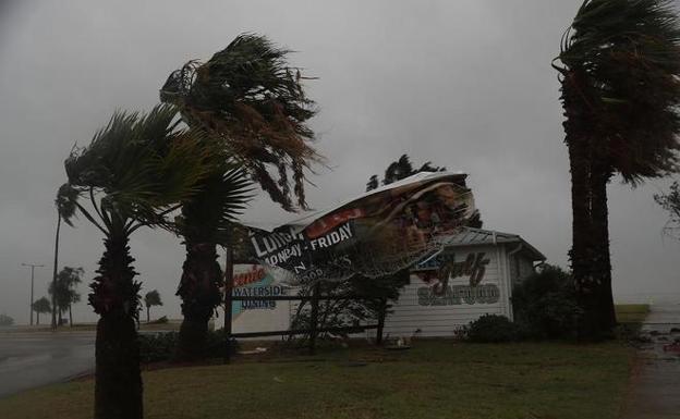 Harvey deja ciudades devastadas y la amenaza de fuertes inundaciones