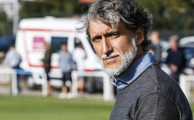 «El Racing mantiene el bloque de jugadores y a su entrenador, en eso aventaja al Mirandés»