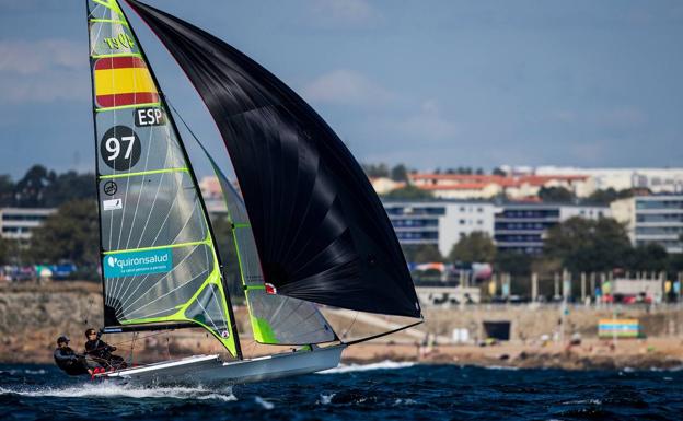 Sin competición en el Mundial de 49er, pero esta vez por exceso de viento