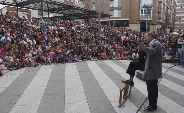 Una carpa para 30.000 habitantes