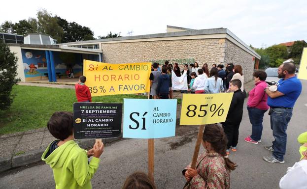 Las familias de Udias dan un margen a Educación para llegar a un acuerdo