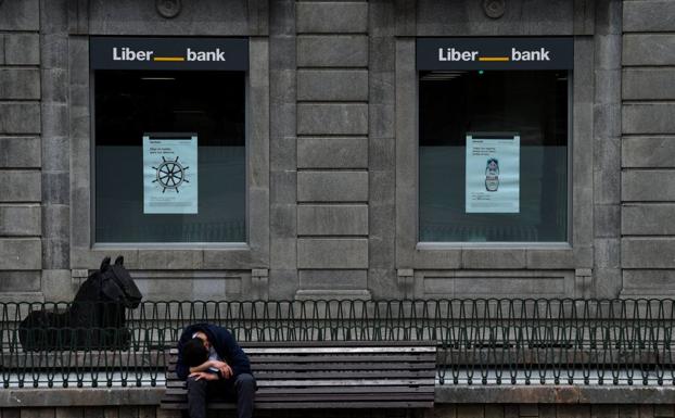 Liberbank contiene su caída al 12,3% tras proponer una ampliación de capital de 500 millones