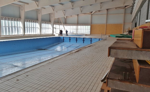 Terminada la estructura de la nueva piscina climatizada de Los Corrales