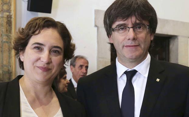 Colau da largas a Puigdemont con la cesión de locales para la consulta