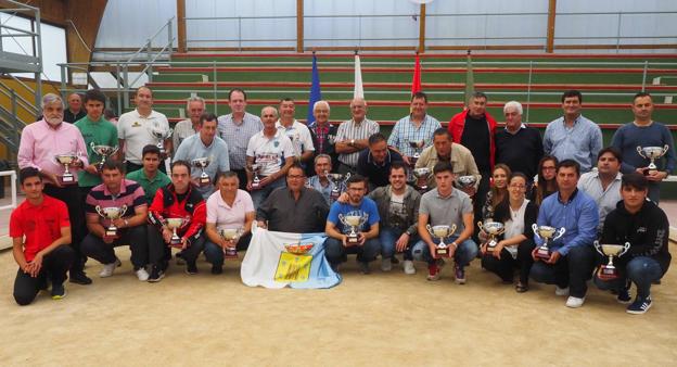 Los bolos celebran su día grande en Loredo