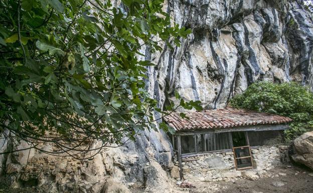 El Gobierno de Cantabria rehabilitará la ermita rupestre de San Juan