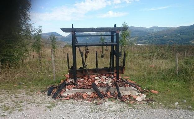 El restaurado potro ganadero de Molledo arde a pocas horas de su inauguración