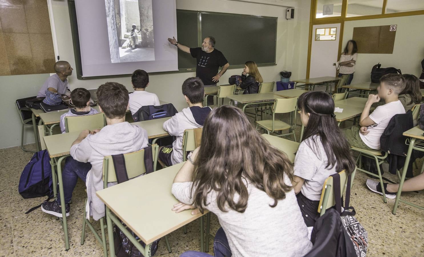 El curso empieza hoy en los institutos, pero las clases tendrán que esperar