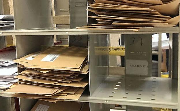 Correos ordena a sus oficinas no entregar los envíos relacionados con el 1-O