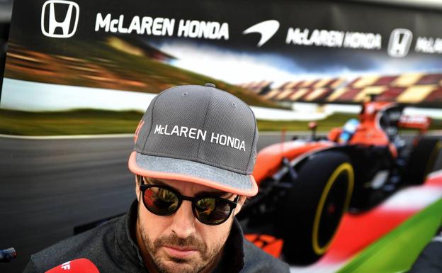 McLaren cambia Honda por Renault