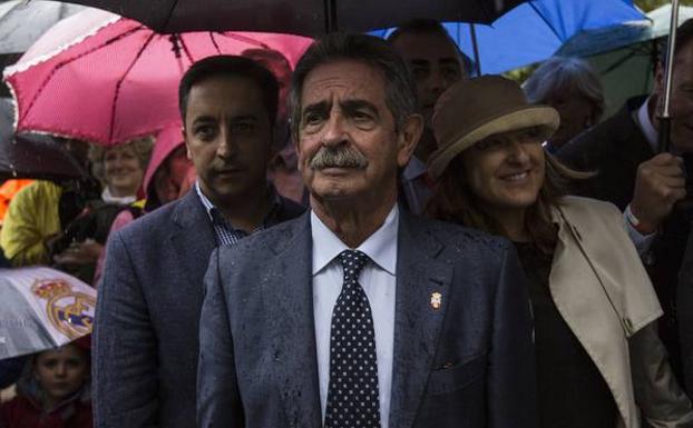 Revilla espera que el PSOE resuelva su crisis y Cantabria sea el «objetivo de todos»