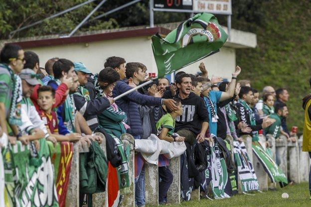 Equipo y afición se reconcilian en Sarriena