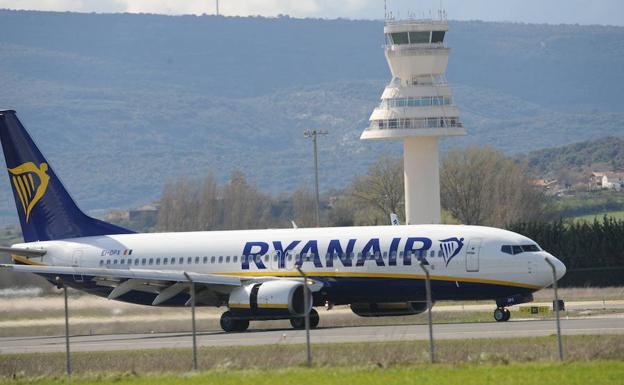 Un «lío» con las vacaciones suspende 50 vuelos diarios de Ryanair hasta octubre