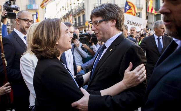 Colau urge a Rajoy a detener la «deriva represiva» contra el Govern