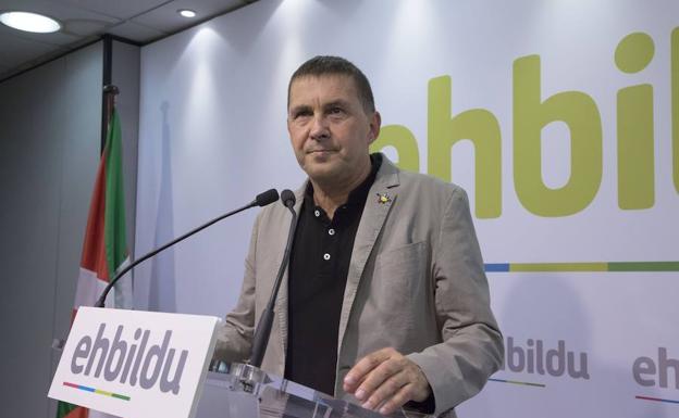 Otegi llama al Gobierno Vasco a «romper» con el Ejecutivo de Rajoy y a los vascos a movilizarse