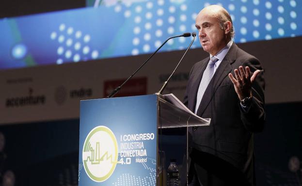 De Guindos plantea ofrecer dinero a Cataluña si desiste de la independencia