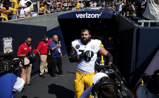 Alejandro Villanueva, el español que da oxígeno a Trump en la NFL