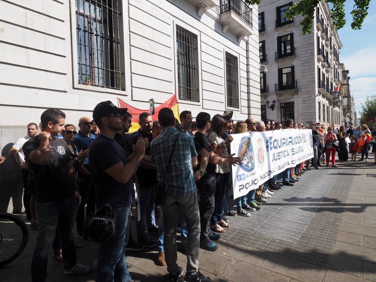 Policías y guardias civiles reclaman en Santander la equiparación salarial con los cuerpos autonómicos