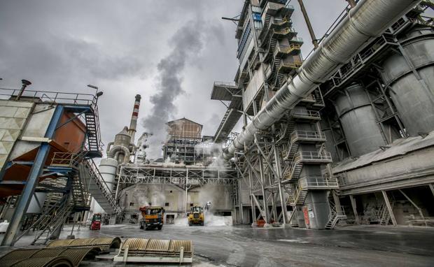 CCOO y UGT amenazan con movilizaciones si no se mantiene el empleo en Solvay