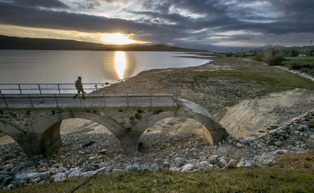 Cantabria no tendrá que devolver el agua que coge del pantano del Ebro