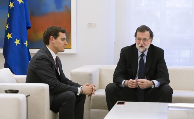 Rivera se reúne con Rajoy para reclamarle que aplique el artículo 155