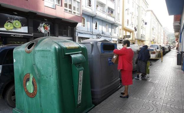 Los vecinos de La Inmobiliaria aplauden la nueva ubicación de los contenedores