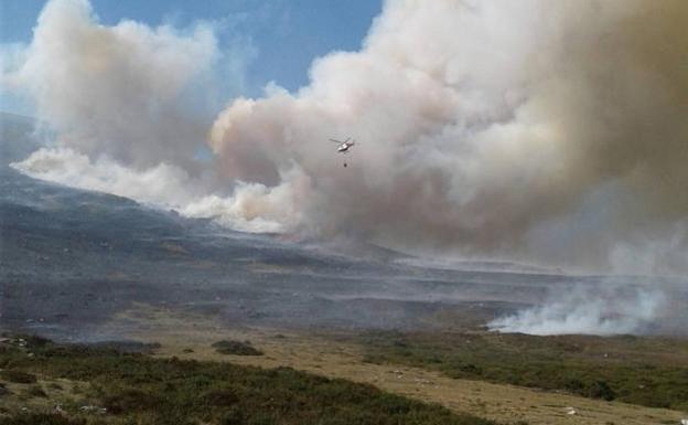 Se reaviva el incendio en La Población de Suso y el norte de Palencia