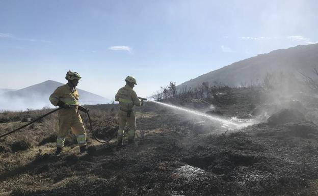 El incendio de La Población no da tregua después de tres días