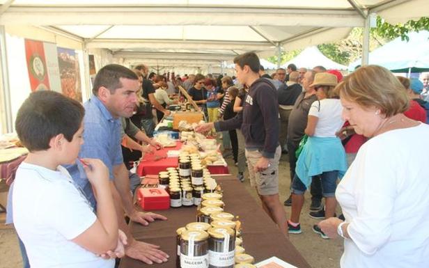 Los productos agroalimetarios de Liébana se muestran en Camaleño