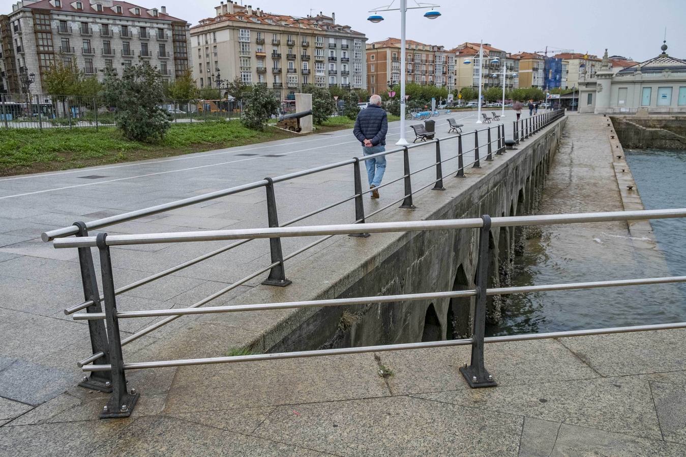 Tipos de barandillas entre la Grúa de Piedra y Puertochico