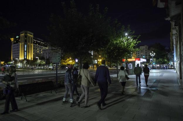 El Ayuntamiento estudia «los errores» de la nueva iluminación para eliminar las zonas en penumbra