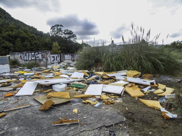 Los vertederos crecen en las Marismas