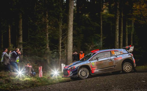 Gales proclama campeón a Ogier con Sordo décimo