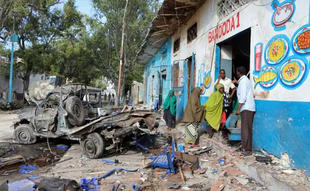 Al menos 17 muertos en el ataque con dos coches bomba contra un hotel de Mogadiscio