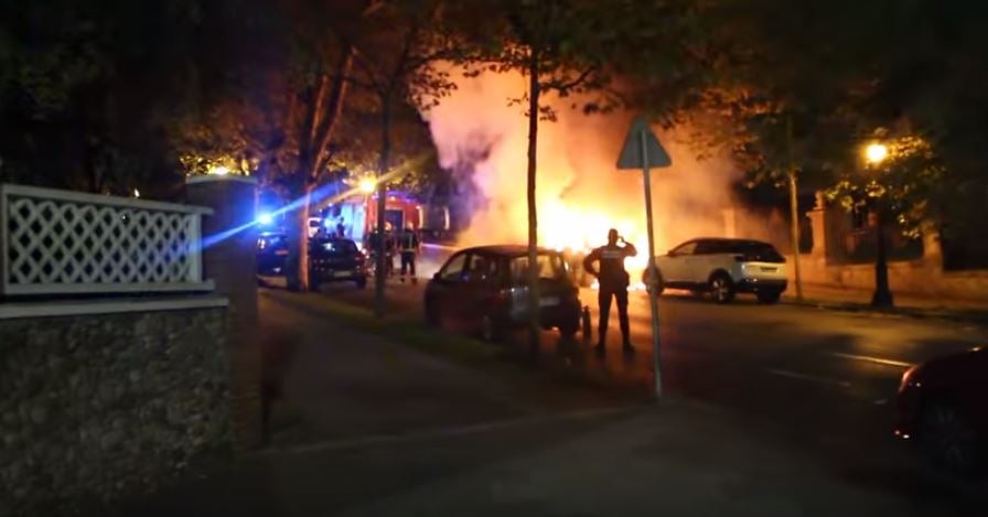 Denunciados 14 jóvenes por tirar huevos a autobuses y a la vía pública en la zona de Valdenoja