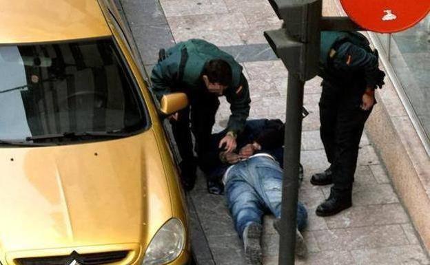 Detenidos cuando robaban en el piso de Burgos de uno de los atracadores de Cangas de Onís