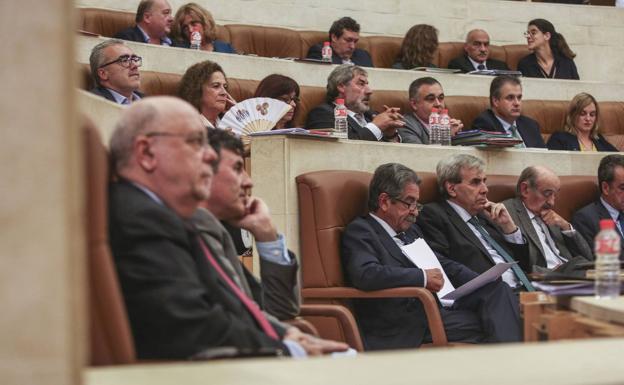 Libros de texto, Alto Campoo y denuncias por corrupción en el Pleno del lunes