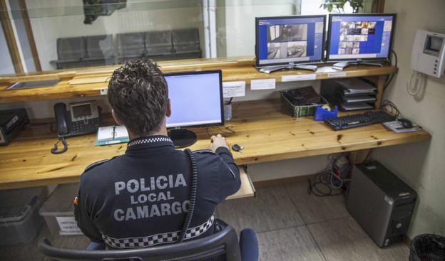 Los jueces abroncan de nuevo a Camargo por su Policía Local