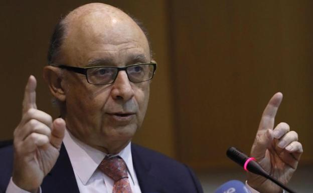 Montoro apuesta por mejorar la retribución de los funcionarios