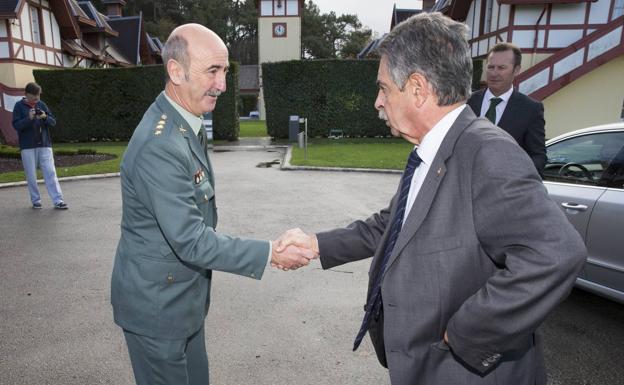 Revilla ve «increíble» que haya lugares que no quieran a la Guardia Civil: «Nosotros queremos más»