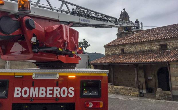 Los jefes de los seis parques de bomberos del Gobierno llevan al 112 al juzgado